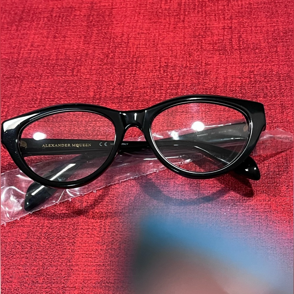 ALEXANDER MCQUEEN NIB AUTHENTIC CAT EYE OPTICAL BLACK DESIGN EYEGLASSES